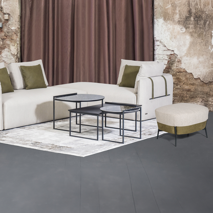 CHARME-Designersofa, Gestell aus Massivholz mit Stoffpolsterung-im Raum