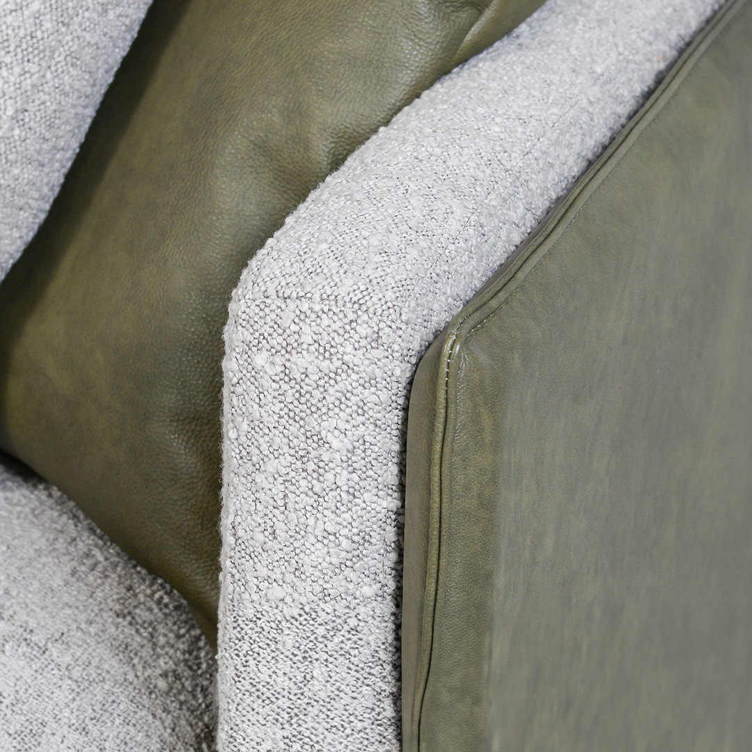 COPENHAGEN-Designersofa, Gestell aus Massivholz mit Stoffpolsterung-lederdetails