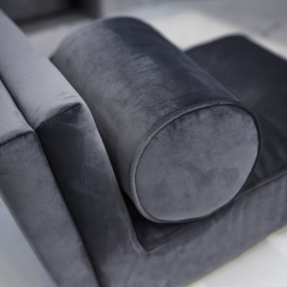 DANUBE-Designersofa, Gestell aus Massivholz mit Stoffpolsterung-im Raum