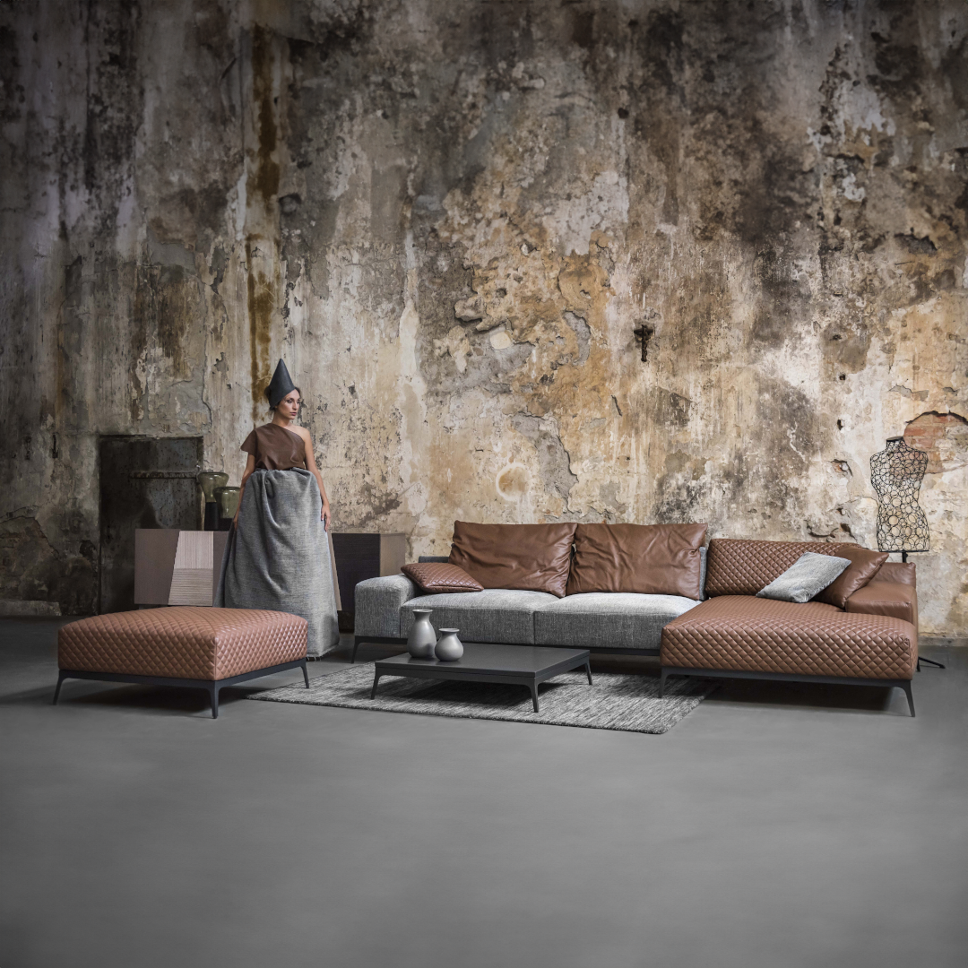 Sofa LANDSCAPE-Tragende Elemente aus massiver Buche und Metall in Raum