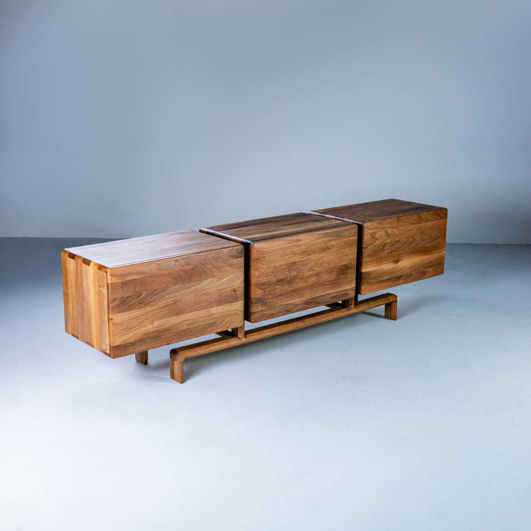 Trodel Designer Sideboard aus Massivholz, Seite links