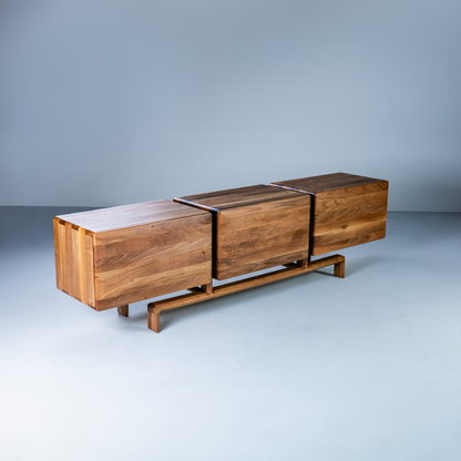 Trodel Designer Sideboard aus Massivholz, Seite links